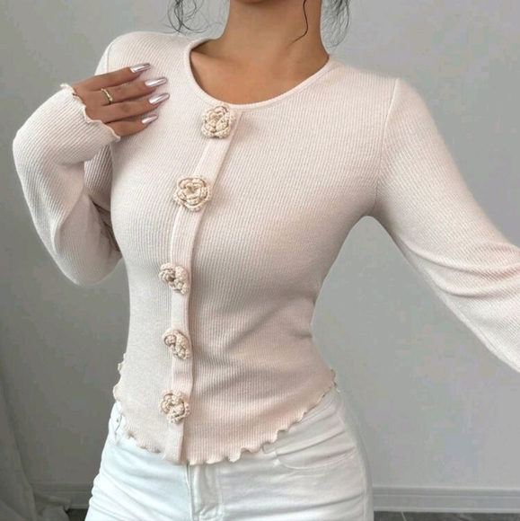 Women's Long Sleeve Asymmetrical Hem 3D Floral Front T-Shirt For Spring Outfit - Picture 1 of 5